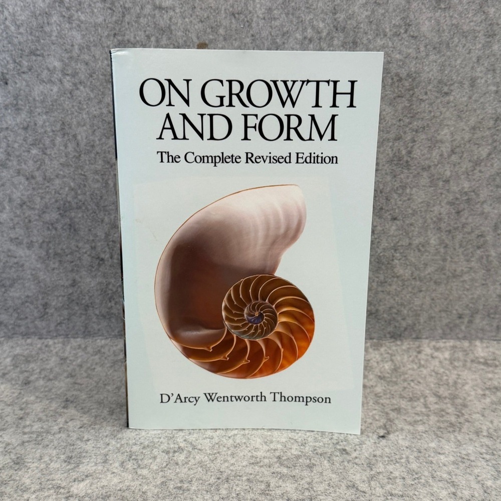 On Growth and Form: The Complete Revised Edition - Paperback - Good